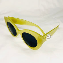 Load image into Gallery viewer, Retro Sunnies w/Pearl