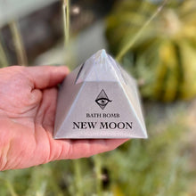 Load image into Gallery viewer, New Moon Bath Bomb